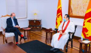 අපි සියල්ලෝම දැන් එකම බෝට්ටුවක සිටින්නේ - කොවිඩ්-19 ආශ්‍රිත මරණ පිළිබඳව ප්‍රංශ තානාපතිවරයා