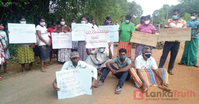 ජනපති ආව එකෙන් ගමට කිසි වැඩක් නැහැ – මීගස්වැව වැසියෝ පාරට බසිති