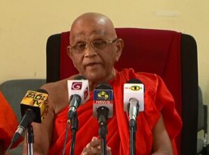 (VEDIO) මේ විධායක කමෙන් ඇති වැඩක් නෑ අපි ලබා දුන් රට අපිට දෙන්න - මුරුත්තෙට්ටුවේ හිමි