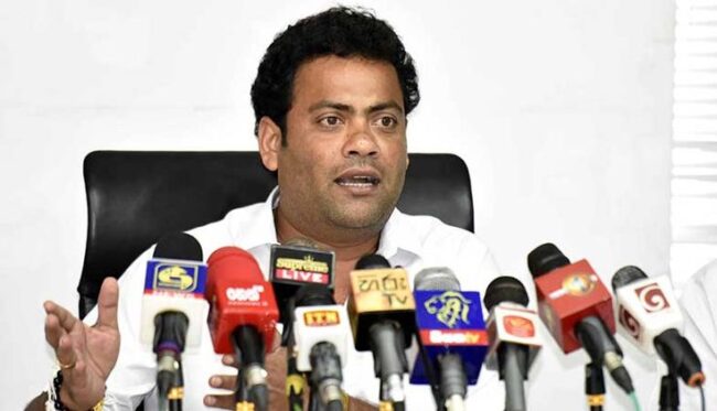 රාජපක්ෂවරු දේශපාලනයෙන් ඉවත් කිරීමට කවරෙකු හෝ සූදානම් වෙනවා නම් එය සිහිනයක් - ඉන්දික අනුරුද්ධ