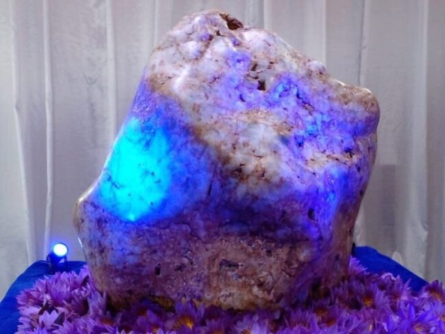 ලොව විශාලතම නිල් මැණික (Blue Sapphire)"ආසියාවේ රැජිණ"හෙවත් "Queen of Asia" ලෙස නම් කරයි