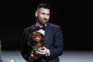 බැලන් ඩෝර් සම්මානය(Ballon d’Or) සම්මානය 8 වැනි වරටත් මෙසීට