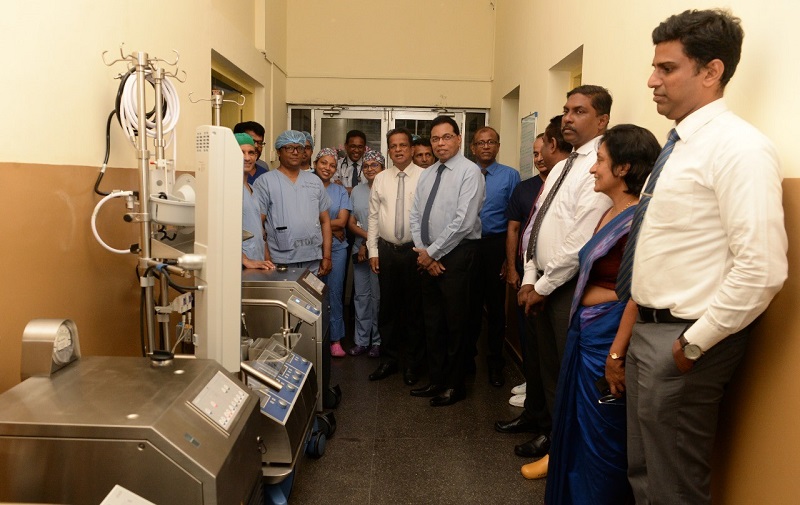 රිජ්වේ ආර්යා ළමා රෝහලට රු.මි 80ක් වටිනා Heart Lung යන්ත්ර දෙකක් ...
