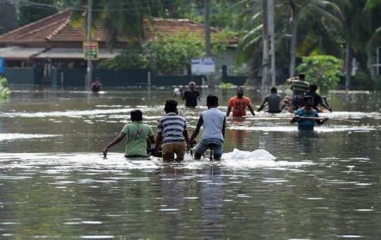 අයහපත් කාලගුණය පුද්ගලයන් 10ක් බිලි; ඉදිරි පැය 48 අවදානම්