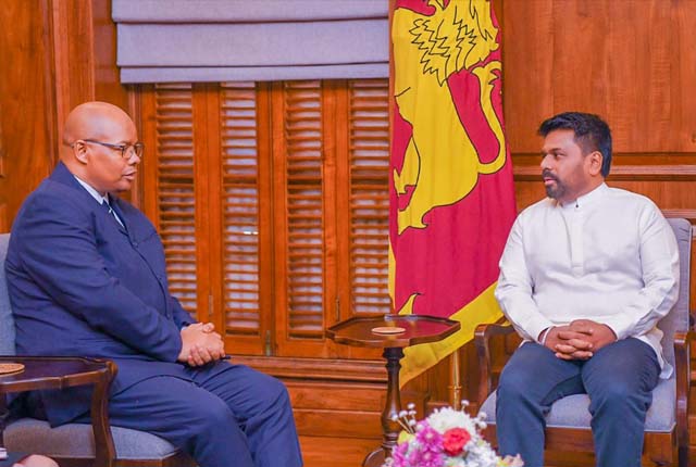 ජනාධිපති දකුණු අප්‍රිකාවේ මහ කොමසාරිස් සහ මියන්මාර තානාපති හමුවේ