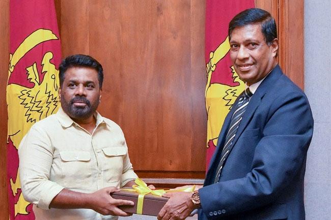 මැති ඇමති වරප්‍රසාද ගැන සෙවූ කමිටු වාර්තාව ජනපති වෙතට