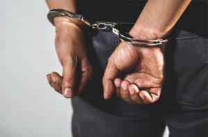 සහකාර ආගමන විගමන පාලකවරයෙකු CID අත්අඩංගුවට