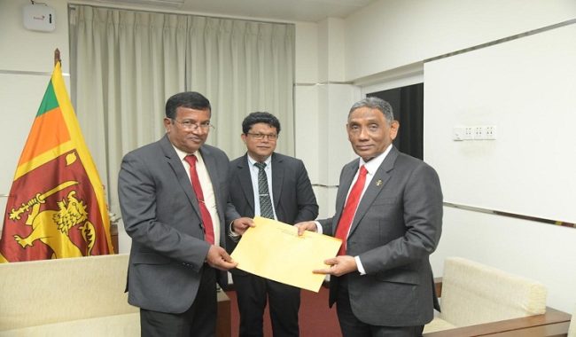 මාලදිවයිනට ශ්රී ලංකාවෙන් ඒකදේශීය නොවන ශාක 1000ක ප්රදානයක්