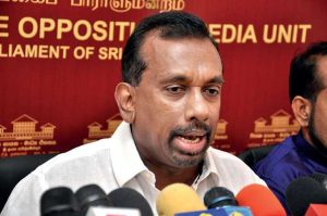 මහින්දානන්දට වරෙන්තු; ඔහු සොයා පොලිස් කණ්ඩායම්