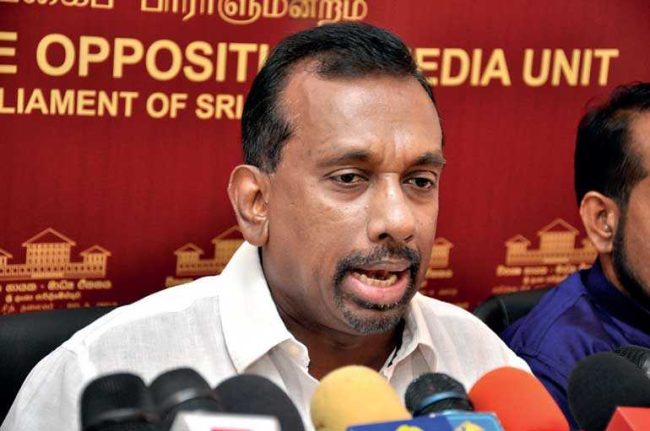 මහින්දානන්දට වරෙන්තු; ඔහු සොයා පොලිස් කණ්ඩායම්