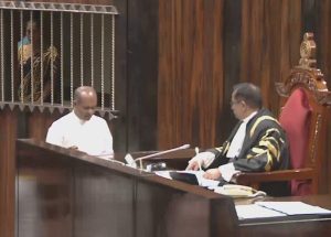 සමන්ත රණසිංහ පාර්ලිමේන්තු මන්ත්‍රී ධුරයේ දිවුරුම් දෙයි