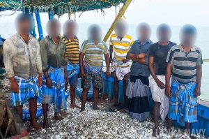 උතුරු මුහුදු ප්‍රදේශය අනවසරයෙන් මාළු ඇල්ලූ ඉන්දීය ධීවරයින් 8ක් නාවික භාරයට