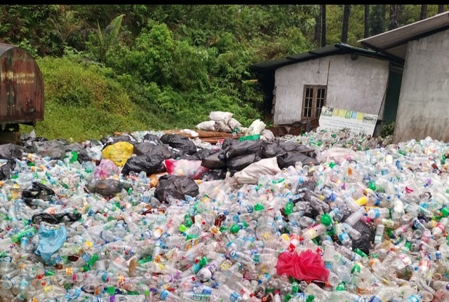 ශ්රීපාද වන්දනා සමයේ පුද බිමට කසළ ටොන් 241ක්