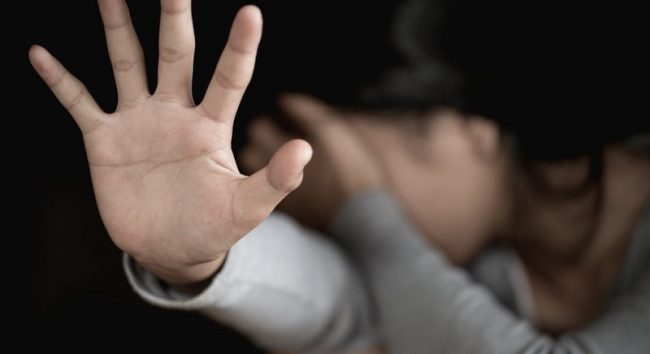 පාසල් දැරියන් තිදෙනෙක් ලිංගික අපයෝජනය කළ මෘදුකාංග ඉංජිනේරුවෙක් අත්අඩංගුවට