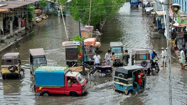 පාකිස්ථානයට බලපෑ ගංවතුරෙන් මියගිය සංඛ්‍යාව 200 දක්වා ඉහළට