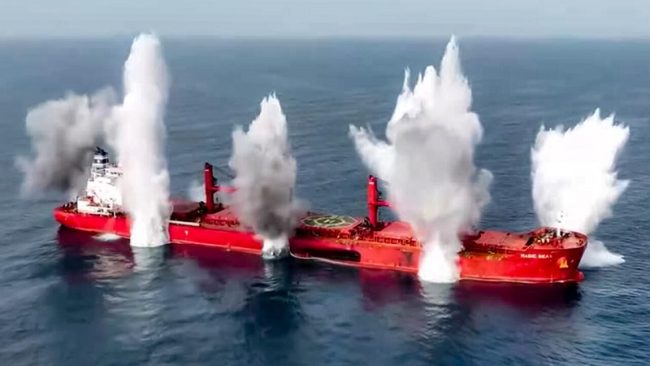 හූති කැරළිකරුවන් රතු මුහුදේ භාණ්ඩ ප්රවාහන නෞකාවකට පහර දෙයි