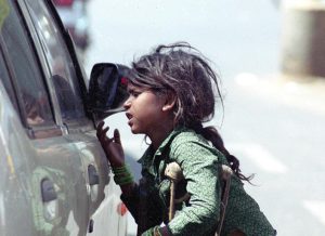 ළමුන්ව සිඟමනේ යෙදවීම සම්බන්ධයෙන් නීති දැඩි කිරීම ක්‍රියාත්මකයි