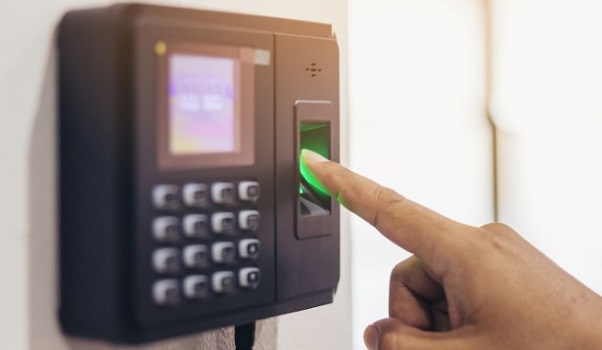 ඇඟිලි සලකුණු යන්ත්‍ර සවීකිරිම