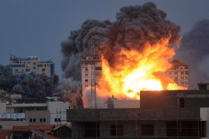 ඊශ්‍රායලය ගාසා වෙත ප්‍රහාර වේගවත් කරයි; පුද්ගලයින් 61ක් මරුට