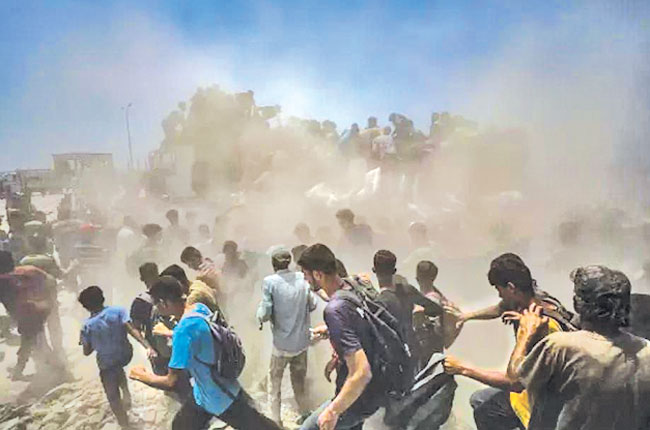 ආධාර ට්‍රක් රථ පෙරළී පලස්තීනුවෝ 20ක් මරුට