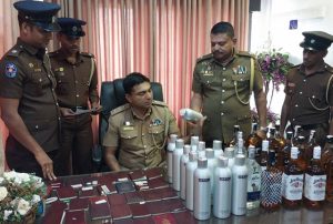 කටුනායකදී විදෙස් මත්පැන් තොගයක් සමග දෙදෙනෙකු අත්අඩංගුවට