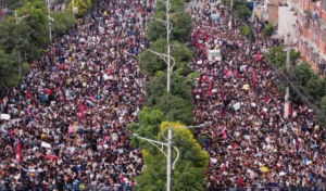 දූෂණ විරෝධී විරෝධතා මධ්‍යයේ නේපාල අගමැති ඉල්ලා අස්වෙයි; විරෝධතාකරුවන් පාර්ලිමේන්තුවට ගිනි තබයි