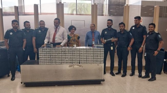 1,80,00000 ලක්ෂයක විදේශීය දුම්වැටි තොගයක් කටුනායකදී අත්අඩංගුවට