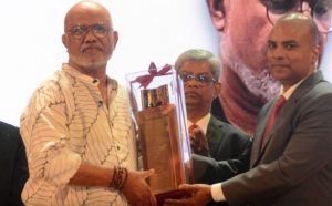 ස්වර්ණ පුස්තක සම්මානය චන්ද්‍රරත්න බණ්ඩාරයන්ට
