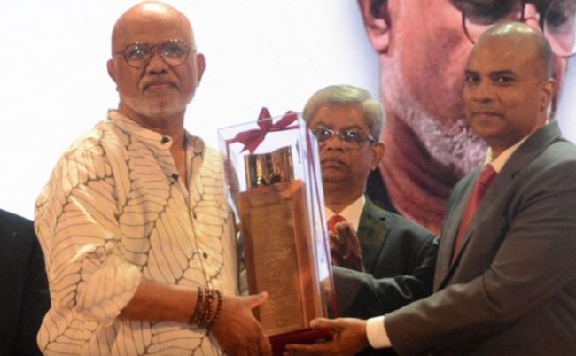 ස්වර්ණ පුස්තක සම්මානය චන්ද්‍රරත්න බණ්ඩාරයන්ට