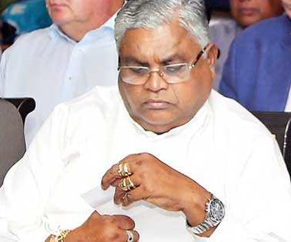 මහීපාල හේරත්ගේ බිරිඳට අයත් හෝටලයකට ලැබුණු නියෝගය