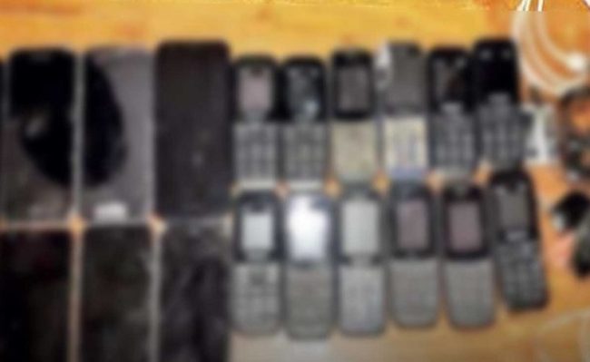 සිරමැදිරිවල තිබී ජංගම දුරකථන 29ක්