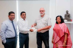 මෙරට ආයෝජන කිරීමට විදේශිකයින්ට වාස වීසා