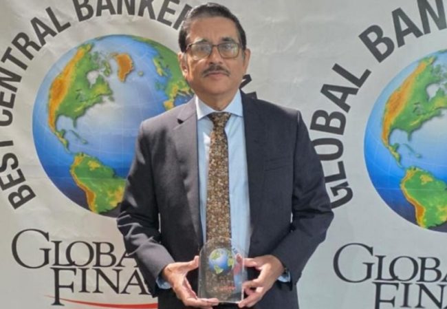 ග්ලෝබල් ෆයිනෑන්ස් සඟරාව විසින් “A ශ්‍රේණියේ” සම්මානය පිදුම් ලැබු ශ්‍රී ලංකා මහ බැංකු අධිපති