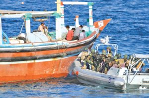 පාකිස්තාන නාවික හමුදාව ඩො.මි 130ක අයිස් කිලෝ 2,000ක් අරාබි මුහුදෙන් අල්ලයි