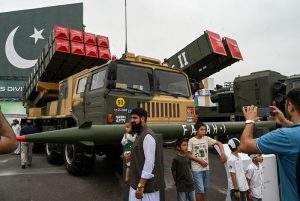 සෞදි අරා­බිය සහ පාකි­ස්තා­නය අතර ඩො.බි 10ක ආර­ක්ෂක ගිවි­සු­මක්