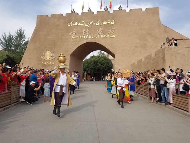 චීනයේ ෂින්ජි­යැංග් ප්‍රාන්තය ජාත්‍ය­න්තර සංචා­රක ගම­නා­න්ත­යක් වෙයි