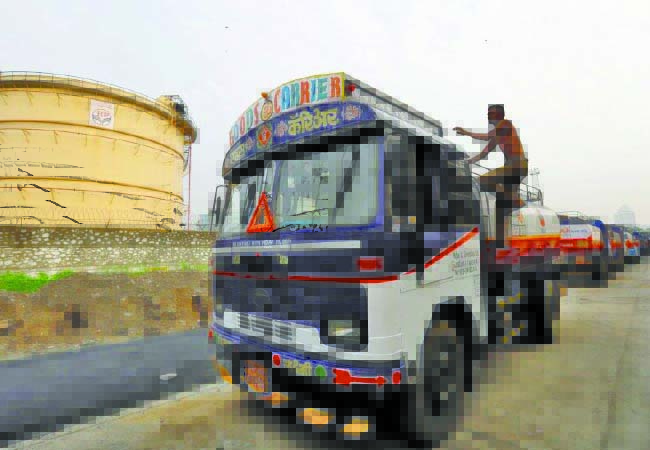 ඉන්දි­යාව පළ­මු­ව­රට ජෙට් යානා ඉන්ධන අප­න­ය­නය කරයි