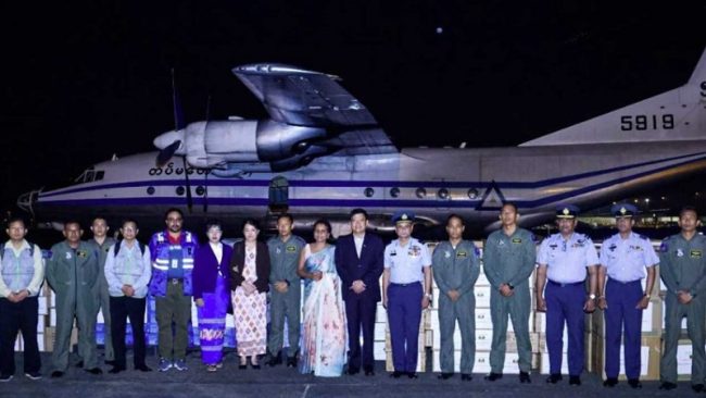 මියන්මාර රජයේ ආපදා ආධාර තොගයක් රැගත් ගුවන්යානයක් දිවයිනට