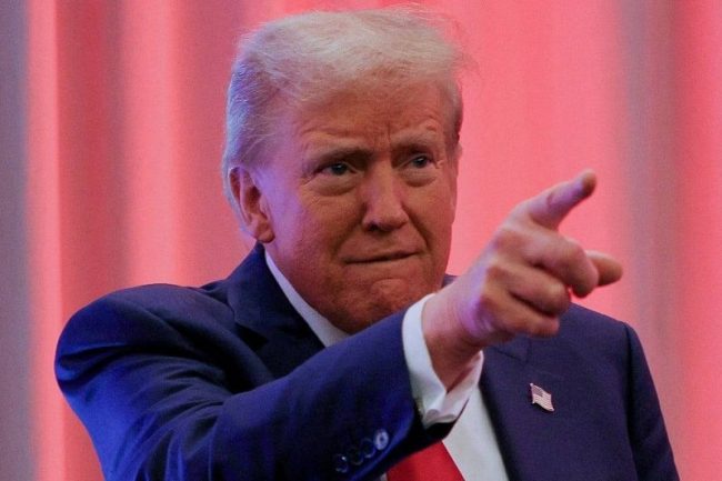 ඩොනල්ඩ් ට්‍රම්ප්ගෙන් වෙනි­සි­යු­ලා­වට සම්බා­ධක