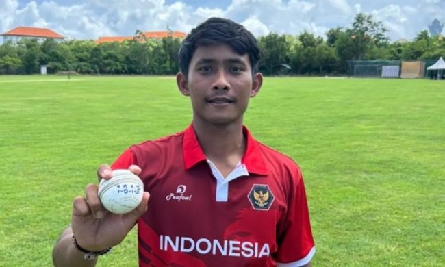 නව ලෝක වාර්තාවකින් පන්දුවාර 20-20 ක්‍රිකට් ඉතිහාසය වෙනස් කළ ඉන්දුනීසියානු ක්‍රීඩකයා