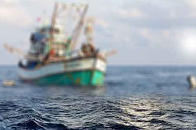 කල්පිටිය මුහුදු තීරයේදී මත්ද්‍රව්‍ය පිරවූ බෝට්ටුවක් නාවික හමුදා භාරයට