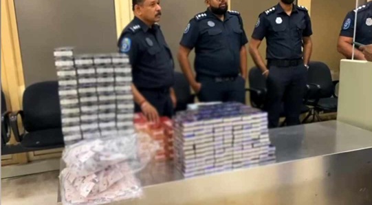 විදෙස් දුම්වැටි තොගයක් සමග පුද්ගලයෙක් කටුනායක ගුවන්තොටුපළේදී අත්අඩංගුවට