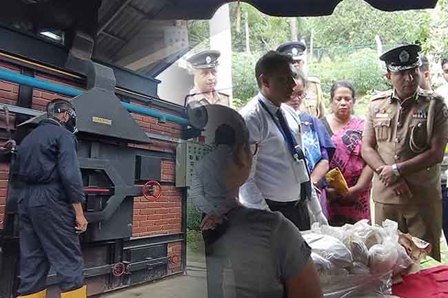 රු. කෝටි 300ක හෙරොයින් සහ අබිං පුත්තලමේදී විනාශ කරයි