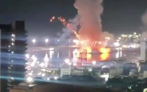 වෙනිසියුලා ජනාධිපතිවරයා සහ ආර්යාව වහාම නිදහස් කරන්නැයි ඉල්ලීමක්; අමෙරිකානු ප්රහාරවලින් පුද්ගලයින් 40 කට වැඩි පිරිසක් මියයයි