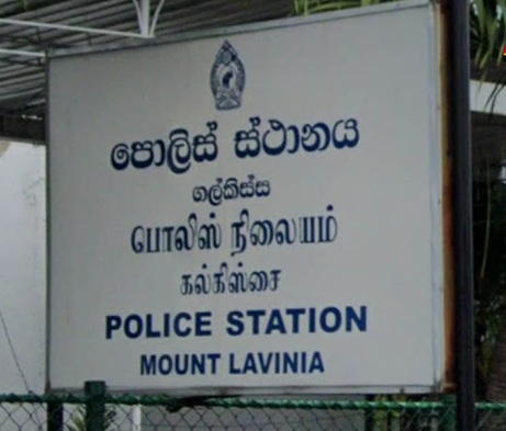 අත්අඩංගුවේ සිටි කතක් පලායාමේ සිද්ධියකට පොලිසියේ 3කගේ වැඩ තහනම්