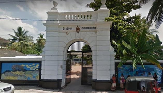 ගාල්ල බන්ධනාගාරයෙන් දුරකථන හා සිම්පත් තොගයක්