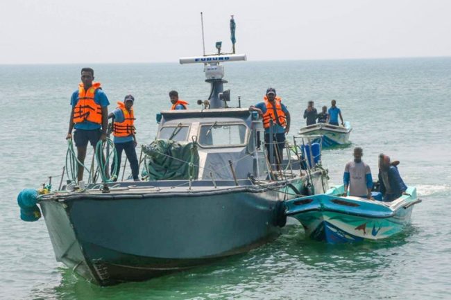 මන්නාරම් මුහුදේදී හෂිස් කිලෝ 50ක් සමඟ සැකකරුවන් දෙදෙනෙකු නාවික හමුදා භාරයට