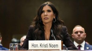 අමෙරිකාවේ ස්වදේශ කටයුතු පිළිබඳ ලේකම් ක්‍රිස්ටි නොඑම් ධුරයෙන් ඉවත් කරනවා- ට්‍රම්ප්