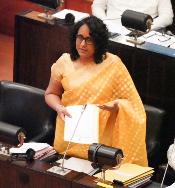 ගුරු-විදුහල්පති වැටුප් විෂමතා සඳහා කඩිනම් සහ තිරසාර විසඳුම් ලබා දෙනවා - අග්‍රාමාත්‍යවරිය