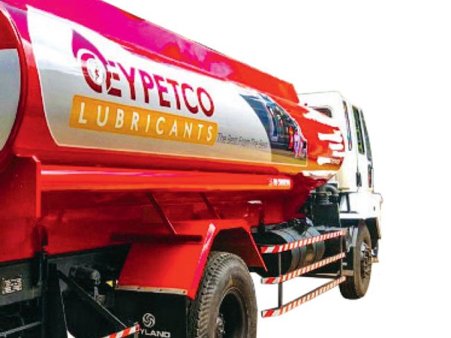 ඉන්ධන සහිත බවුසරයක් සමගින් ව්‍යාපාරිකයෙකු අත්අඩංගුවට